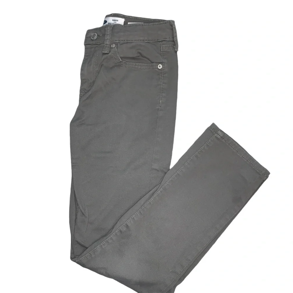 Old Navy Gray karate slim build-in flex Max boys size 10 w/adjustable waist